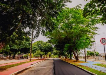 Cícero Lucena inspeciona início do asfaltamento do Parque das Três Ruas, que terá binário para melhorar a mobilidade urbana