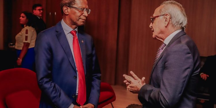 Cícero Lucena assina Termo de Cooperação com TJPB que prevê execução fiscal de dívidas tributárias