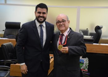 ALPB concede medalha Epitácio Pessoa ao desembargador Roberto Wanderley Nóbrega