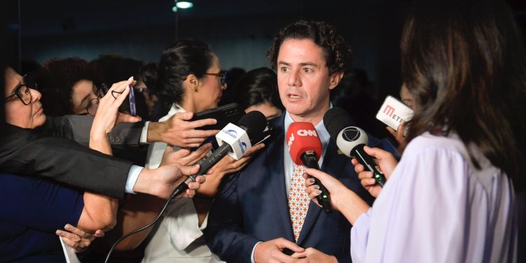 Senado atende requerimento de Veneziano e fará sessão nesta terça sobre retomada da concessão de benefícios para o setor de eventos