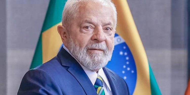 Governo Lula é aprovado por 51% dos brasileiros e desaprovação sobe para 46%