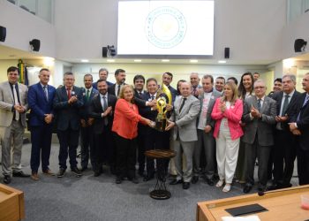 ALPB recebe prêmio Assembleia Cidadã durante Sessão Solene