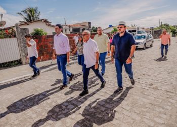 Cícero Lucena entrega 35 ruas pavimentadas e estruturadas pela Prefeitura em 21 bairros