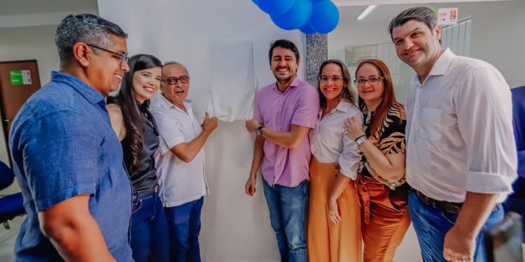 Cícero Lucena entrega novo prédio do Caps AD David Capistrano Filho