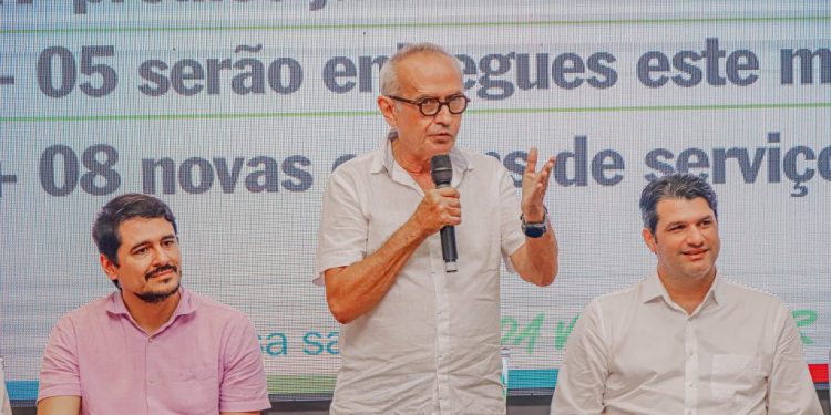 Prefeito autoriza a reforma de oito UBS, anuncia a inauguração do Hospital Dia no mês de junho e apresenta Revista João Pessoa Cuida Mais