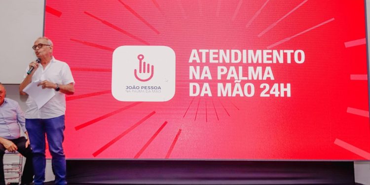 Cícero Lucena apresenta João Pessoa 24 horas, que amplia a oferta de serviços da Prefeitura de forma online