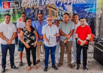 Cícero Lucena autoriza obras de pavimentação em 11 ruas na Barra de Gramame e destaca avanço da infraestrutura na região
