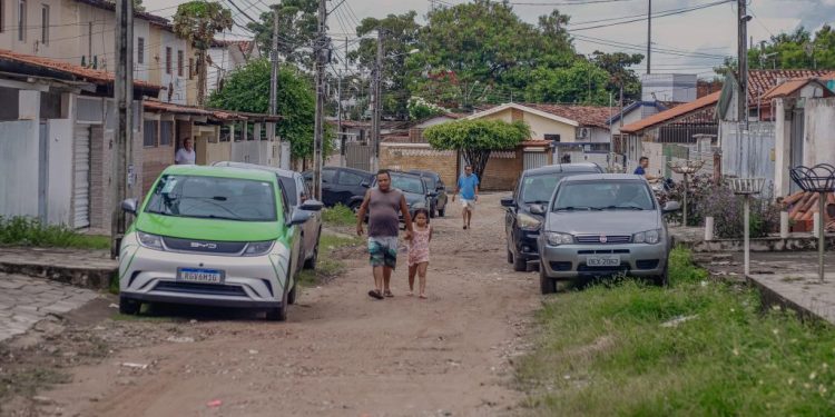 Prefeito autoriza pavimentação em 27 ruas no Valentina, que ficará 100% pavimentado