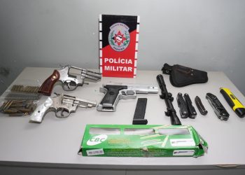 PM apreende estudante de 15 anos com armas, munições e canivetes em escola de Sapé