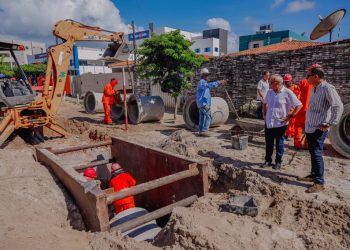 Cícero Lucena inspeciona obras de drenagem profunda, pavimentação e asfalto, e projeta conclusão para maio