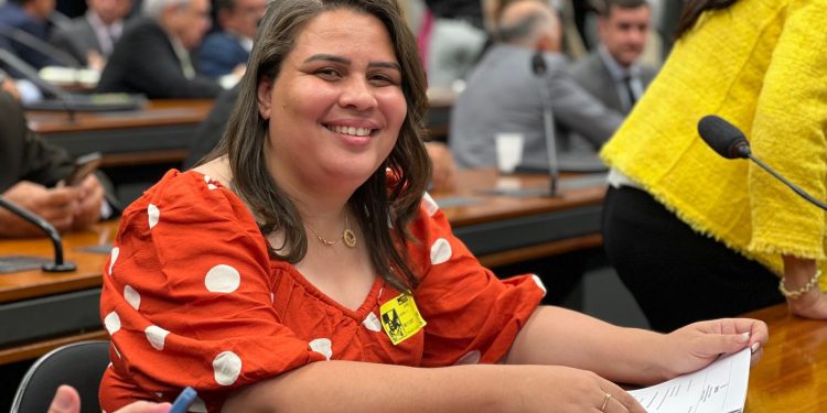 Mais uma vez Bayeux larga na frente e é primeira do estado a iniciar pagamento com agentes de saúde,  aposentados e pensionistas