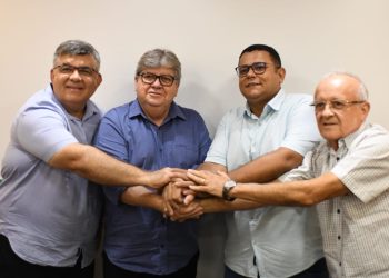 Prefeito e pré-candidato a prefeito de Caaporã deixam União Brasil e se filiam ao PSB