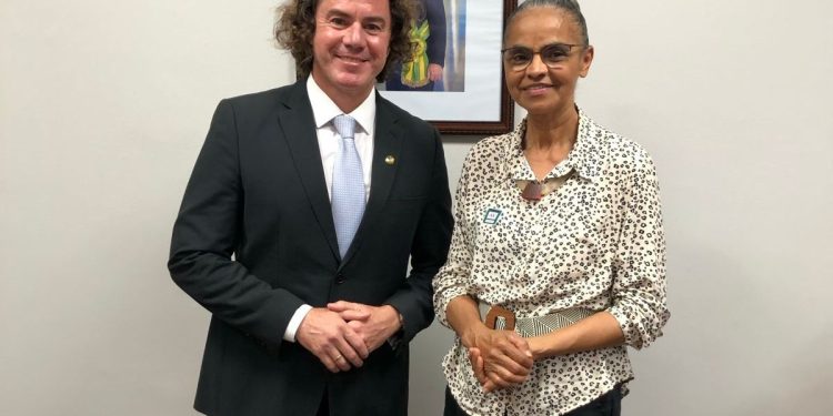 Veneziano e Ministra do Meio Ambiente Marina Silva discutem pautas ambientais durante reunião em Brasília