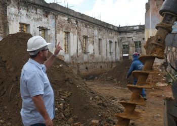 Presidente da CMJP vistoria andamento das obras da nova sede