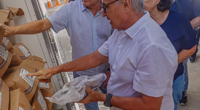 Cícero Lucena inicia a distribuição de peixes que vai beneficiar 35 mil famílias da Capital