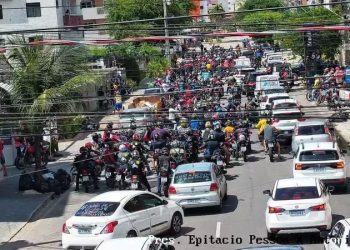 Motociclistas e motoristas de transporte por aplicativo fazem protesto em João Pessoa