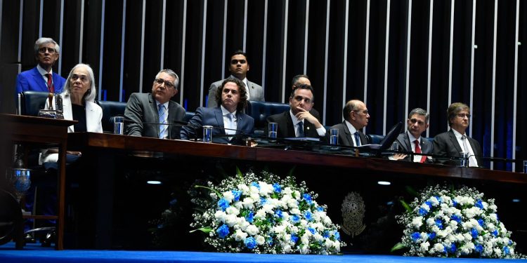 Veneziano celebra os 200 anos do Senado Federal destacando o papel da Casa para o fortalecimento da democracia