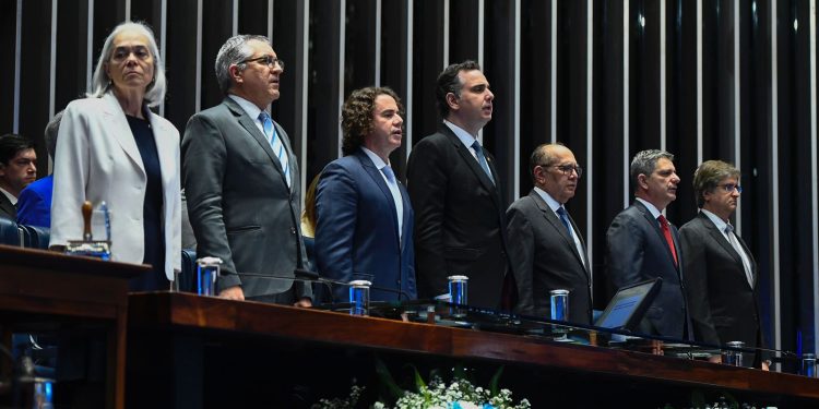 Veneziano celebra os 200 anos do Senado Federal destacando o papel da Casa para o fortalecimento da democracia