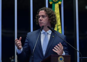 Veneziano celebra os 200 anos do Senado Federal destacando o papel da Casa para o fortalecimento da democracia