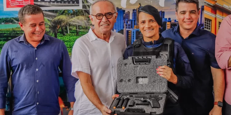 Cícero Lucena entrega novas viaturas da Guarda Municipal e destaca fortalecimento da instituição com investimentos da gestão