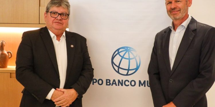 Governador destaca união de forças dos estados do Nordeste para investimentos em segurança hídrica em seminário do Banco Mundial