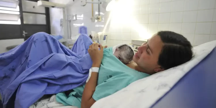 Nascimentos no Brasil atingem em 2022 menor patamar em 45 anos