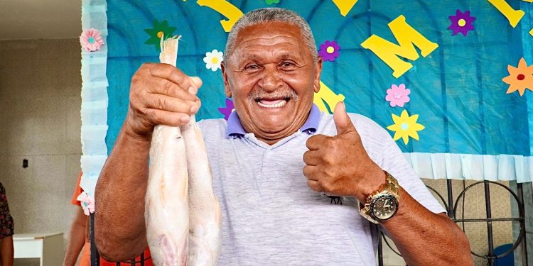 Prefeitura de Santa Rita faz entrega de peixes para famílias em situação de vulnerabilidade social