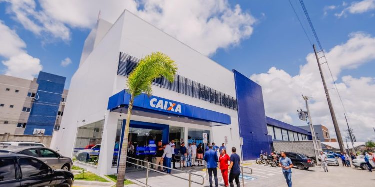 Cícero Lucena celebra nova agência da Caixa Econômica Federal no Valentina