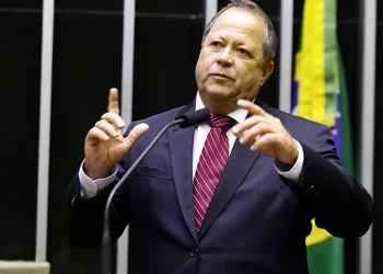 União Brasil decide expulsar deputado suspeito de ser o mandante da morte de Marielle