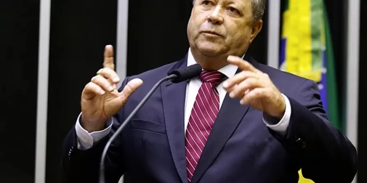 União Brasil decide expulsar deputado suspeito de ser o mandante da morte de Marielle