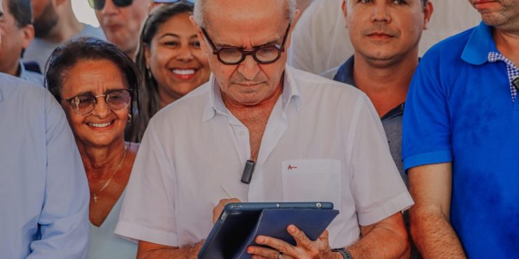 Cícero Lucena autoriza pavimentação em nove ruas do Jardim Veneza e Bairro das Indústrias e projeta 500 entregues até o final do mês