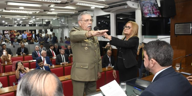 Coronel Kelson toma posse na Câmara de João Pessoa