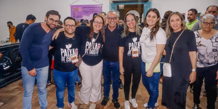 Cícero Lucena celebra sucesso do espetáculo Paixão de Cristo, destaca renovação da fé e convida população para assistir a última noite de encenação