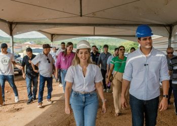 Em Monteiro, Lucas Ribeiro inspeciona obras em andamento, visita hospital e entrega investimentos em cooperativa de produtores de leite