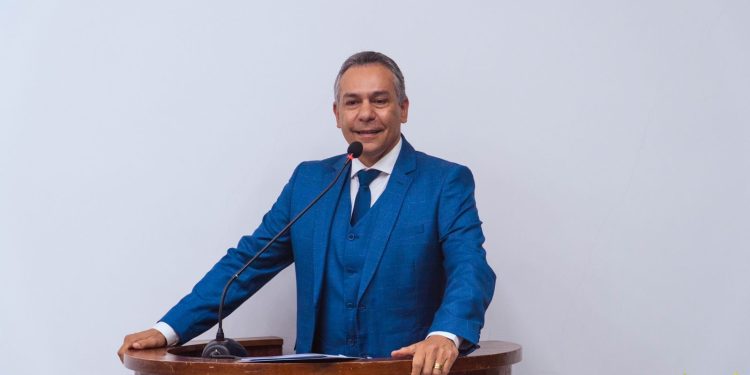 Emerson Panta concede reajuste de quase 5% a todos os servidores efetivos de Santa Rita