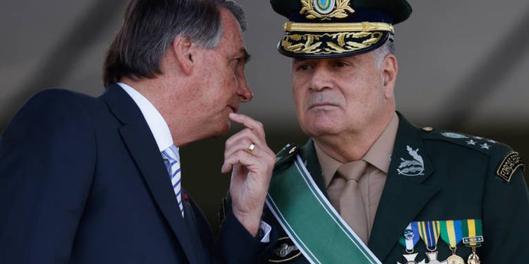 Ex-comandante do Exército ameaçou prender Bolsonaro caso ex-presidente seguisse com tentativa de golpe