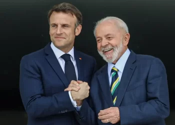 Macron elogia atuação brasileira em prol da democracia
