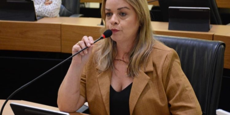 Assembleia aprova projeto ‘Escolas Verdes’ de autoria da deputada Sílvia Benjamim