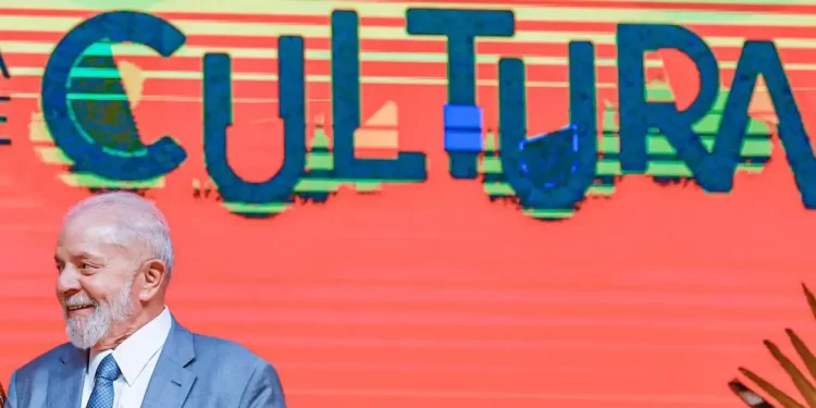 “Nunca mais o país entrará na escuridão do fim da cultura”, diz Lula