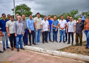 Deputados inspecionam obras da Adutora do Pajeú em Teixeira
