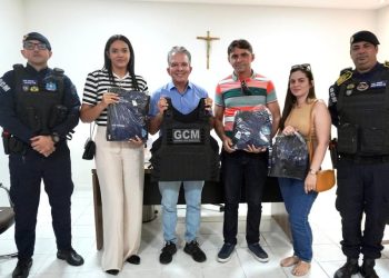 Prefeito nomeia e dá posse a novos agentes para compor a Guarda Civil Municipal de Patos