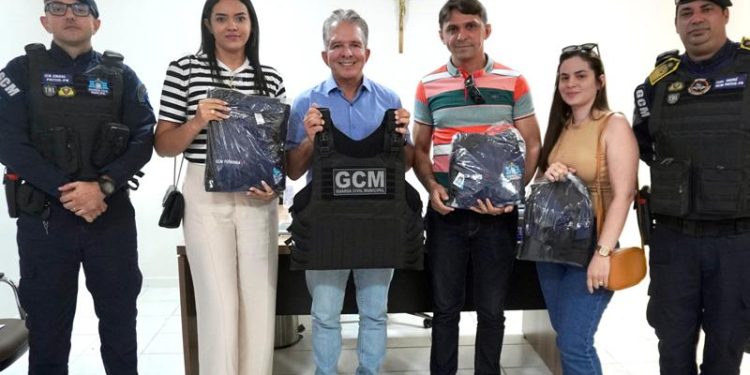 Prefeito nomeia e dá posse a novos agentes para compor a Guarda Civil Municipal de Patos