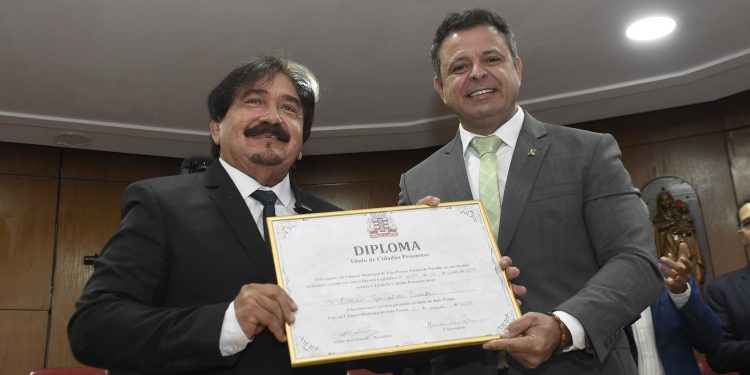 Presidente do Sincontabil recebe cidadania pessoense