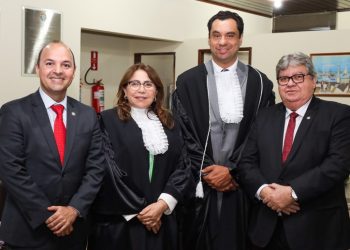 João Azevêdo prestigia posse de jurista Roberto D’Horn como juiz do TRE-PB