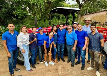 Murilo Galdino realiza entrega trator à Associação Rural no município de Mari