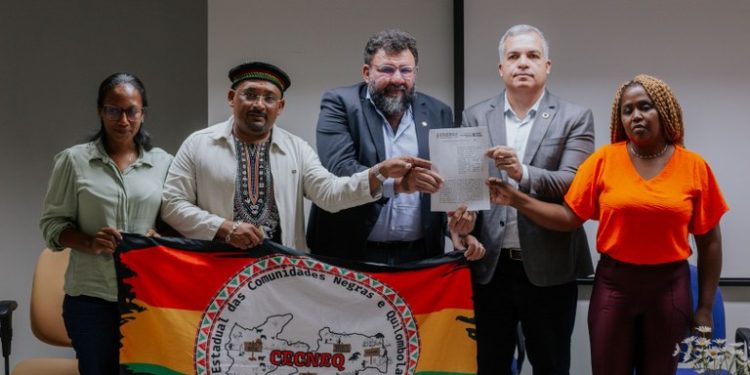 Governo da Paraíba firma parceria com TRT para promover letramento digital em comunidades quilombolas