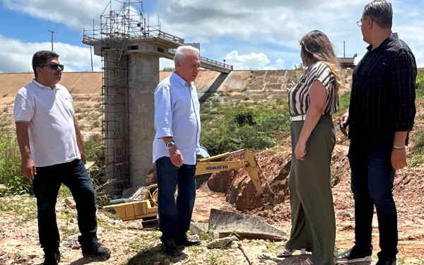 Prefeito de Cajazeiras vai à Brasília pedir providências para evitar rompimento da parede do Açude de Boqueirão