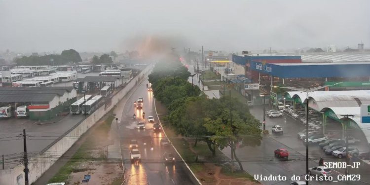 João Pessoa registra 62mm de chuvas em 24 horas e Defesa Civil segue em alerta