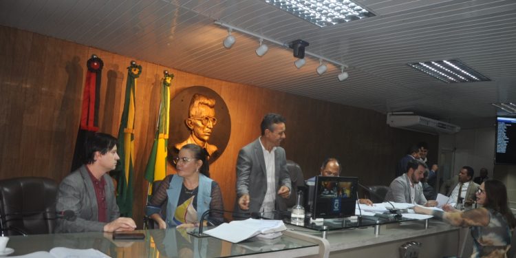 Inconclusão: pedido de vistas tranca a pauta e sessão termina sem votação de projetos