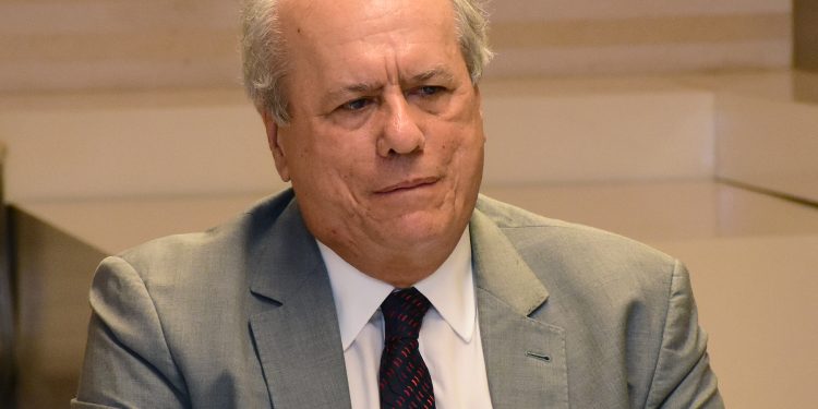 Senado aprova voto de aplauso a Ricardo Porto por posicionamento contra o racismo